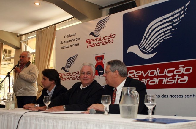 Renato Trombini (em pé), Marcelo Romaniewicz, Aramis Tissot e Ernani Buchmann, integrantes da Revolução Paranista: semana decisiva na política paranista | Priscila Forone/Gazeta do Povo