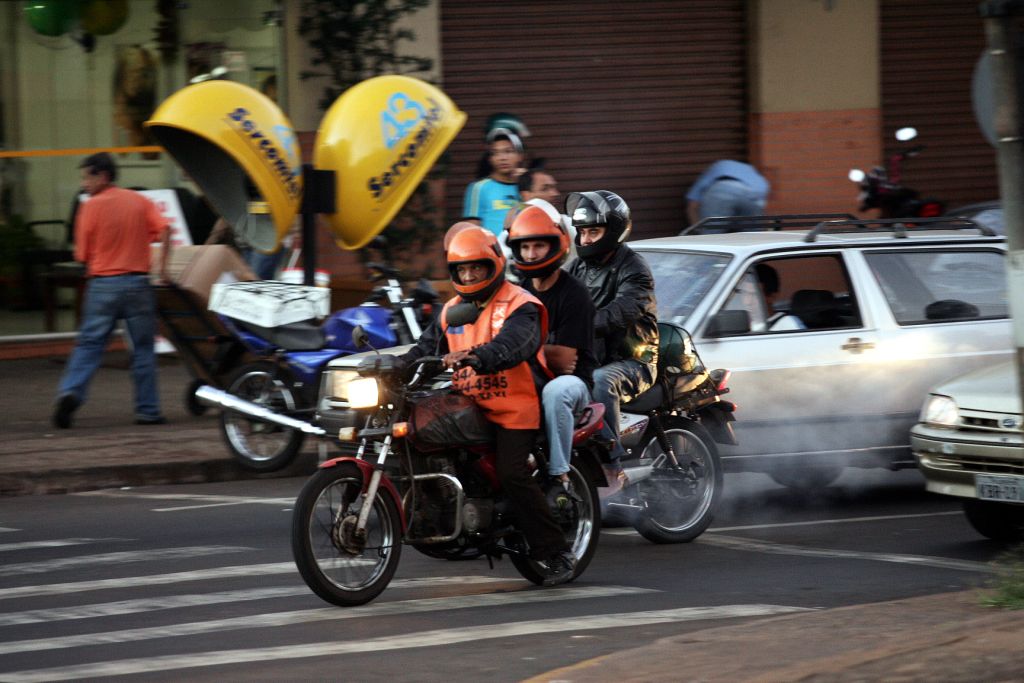 Mototáxi em Londrina: serviço contraria premissas de segurança, conforto e acessibilidade | Roberto Custódio/ Jornal de Londrina