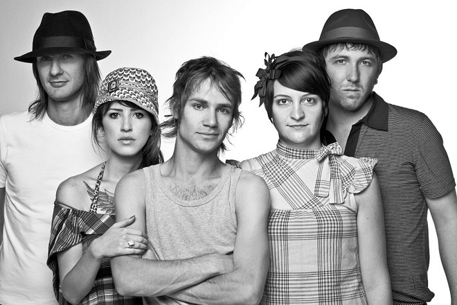 A banda curitibana Copacabana Club se apresenta no festival |