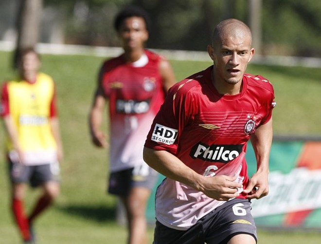 Nei, do Atlético: espera ser lembrado por se destacar no clássico | 