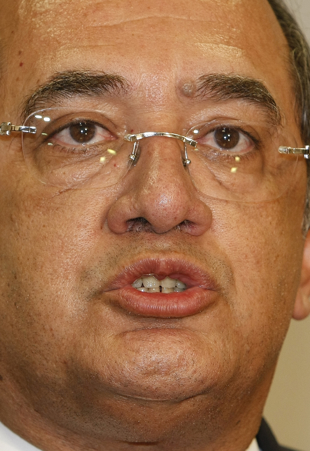 A medida, na verdade, não está encerrando a prerrogativa de foro, mas está criando um modelo de foro duplo, de compartilhamento. Se trata de um modelo bastante complexo que certamente retardará ainda mais o processo penal e poderá trazer ainda como ensejo a prescrição. Gilmar Mendes, presidente do STF | Rodolfo Bührer/ Gazeta do Povo