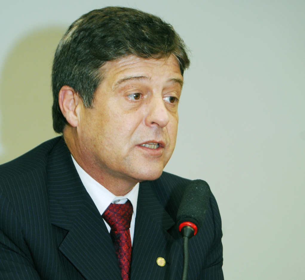 No meu relatório não restou comprovada nenhuma alegação contra o deputado (Eugênio Rabelo). Não tenho como incriminá-lo. Mendes Ribeiro, relator e deputado federal (PMDB-RS) |