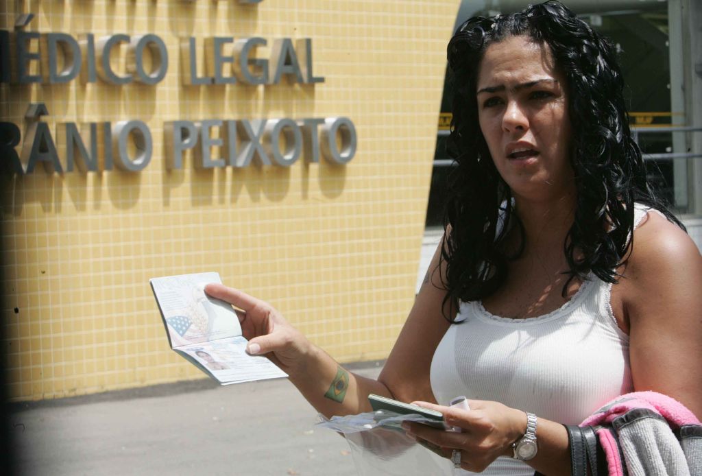 Sandra denunciou o roubo de US$ 8 mil da mãe, Petrúcia (direita), que morreu no sábado após desembarcar no Rio | Felipe O´Neil/Ag. O Dia