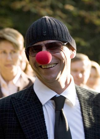 O bilionário canadenseGuy Laliberté, criador do Cirque de Soleil, e como tal considerado "o primeiro palhaço espacial," chegou na sexta-feira à Estação Espacial Internacional | Reuters