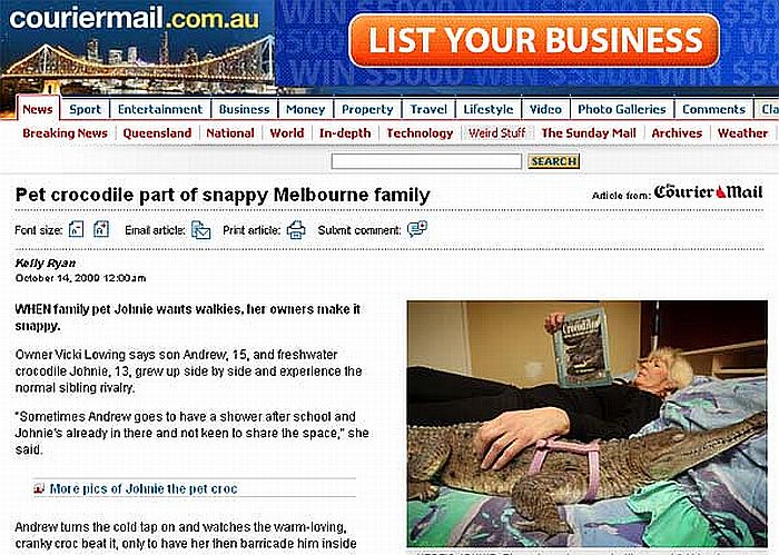 Vicki Lowing com a fêmea de crocodilo Johnie | Reprodução/Courier Mail