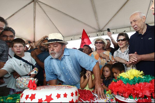 Lula: assoprando as velinhas. | Ricardo Stuckert/Presidência