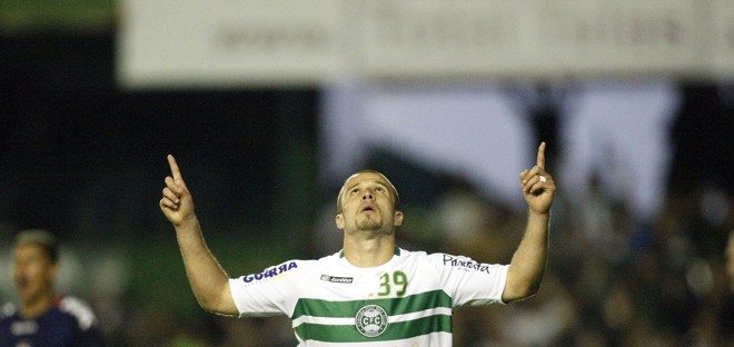 Quando o Coxa perdia, Bruno Batata chegou a igualar o marcador | 