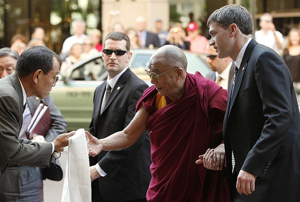 Dalai Lama chega a hotel em Washington, capital americana | Reuters