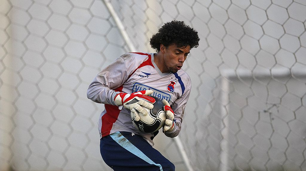 O goleiro Zé Carlos quer o time sonhando alto, mesmo brigando contra a lógica | Marcelo Elias/ Gazeta do Povo
