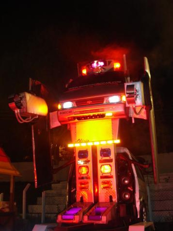 O Robocar é um carro que se transforma em um robô com 6 metros de altura | 
