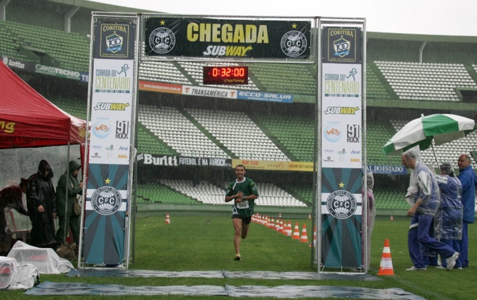 Ricardo dos Santos, o vencedor da corrida do Centenário. | Daniel Castellano/ Gazeta do Povo