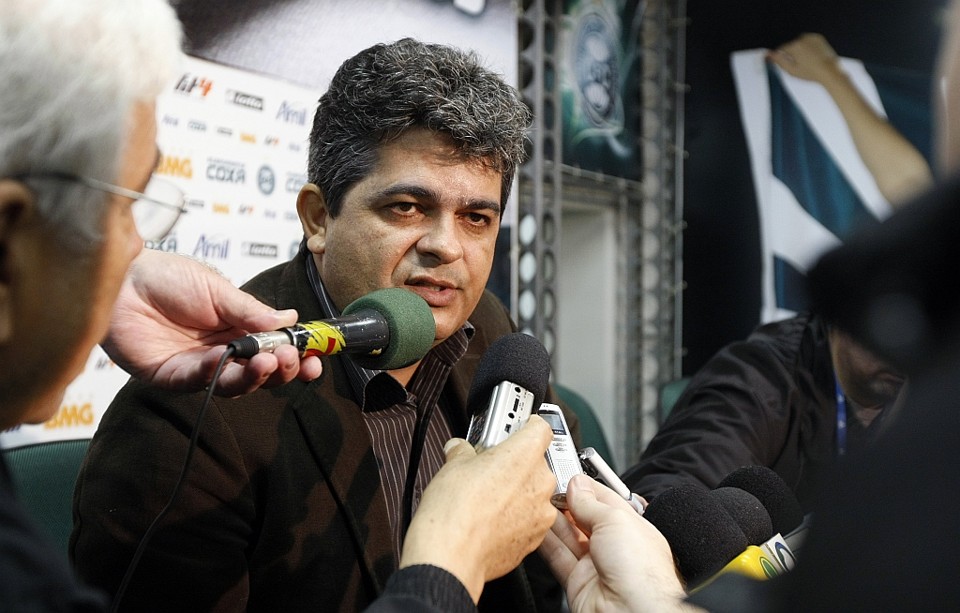 Ney Franco, técnico do Coritiba, exalta o elenco coxa-branca: Não dependemos mais apenas dos jogadores do time titular. Quando olhamos o banco, vemos qualidade. | Rodolfo Bührer/Gazeta do Povo