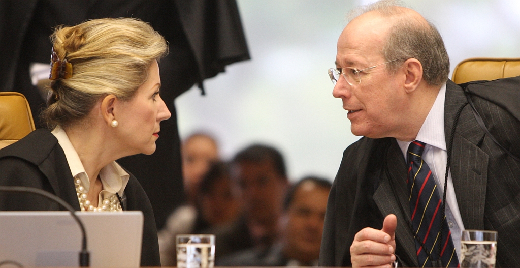 Ellen Gracie conversa com Celso de Mello, relator do caso: 2ª Turma do STF validou investigação promovida pelo Ministério Público | Nélson Jr./STF