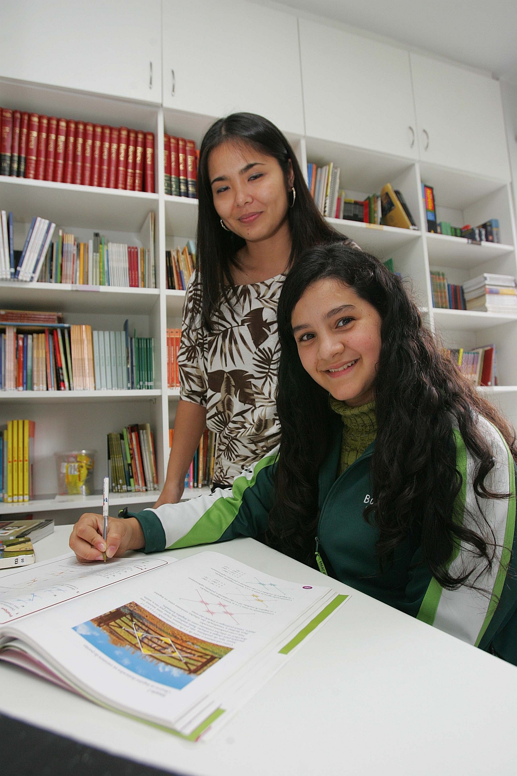 Fabiana e Juliana: esperança de uma vida melhor depositada na dedicação aos estudos | Ivonaldo Alexandre/Gazeta do Povo