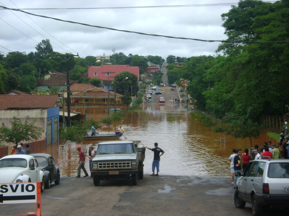 Leitora do JM enviou foto para mostrar o caos ocasionado pela chuva em Barbosa Ferraz | Flavia Lazzaretti Iger/ enviada pelo leitora
