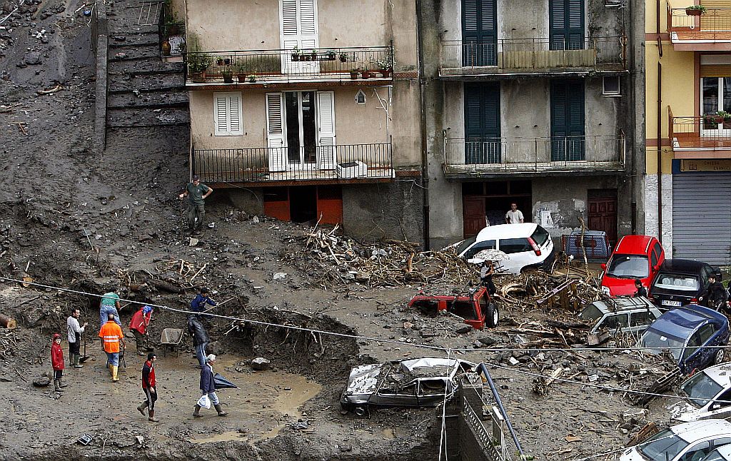 Deslizamentos provocaram pelo menos 20 mortos e 40 feridos | Reuters