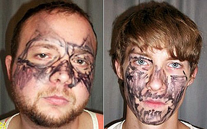 Matthew Allan McNelly e Joey Lee Miller foram identificados pela pintura no rosto | Divulgação