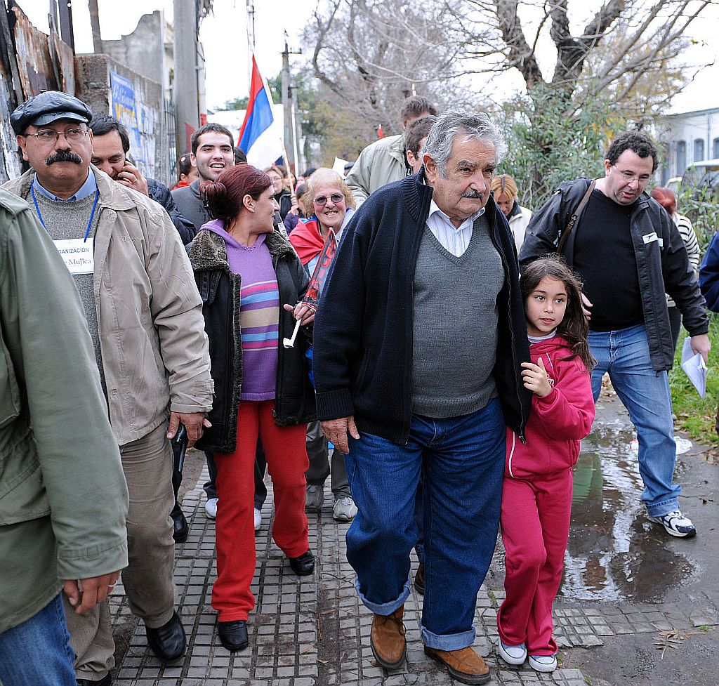José Mujica, 74 anos, em campanha: governista tem ampla vantagem | Miguel Rojo/AFP