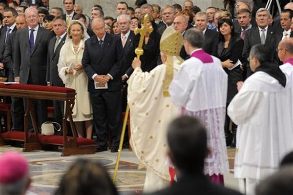 Papa Bento 16 canoniza cinco novos santos | Reuters