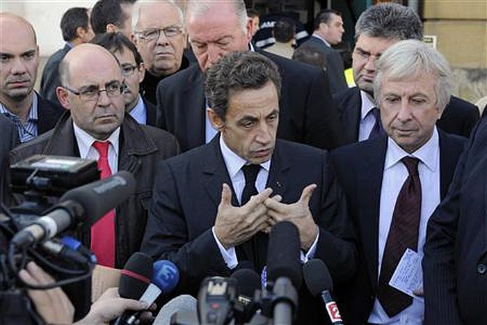 Presidente francês disse que acusadores agiam com má fé e que na verdade os ataques se dirigiam a ele | Reuters