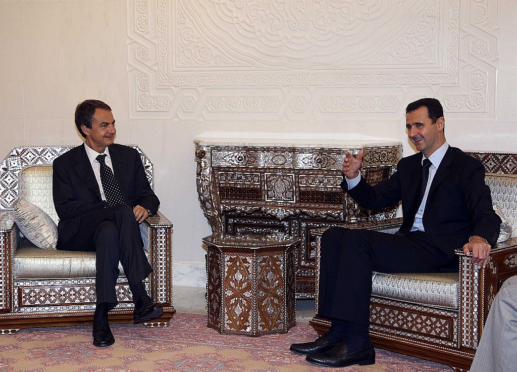 Primeiro-Ministro espanhol José Luis Zapatero (esquerda) disse durante viagem pelo Oriente Médio que a comunidade internacional deveria reconhecer um Estado Palestino | Reuters