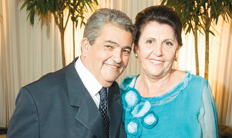 Ernani com dona Flora Madalosso Bertolli, patroa e amiga de décadas. Ela diz que ele ajudou a fazer do restaurante da família um case de sucesso nacional | Fotos cedidas pela Família Madalosso