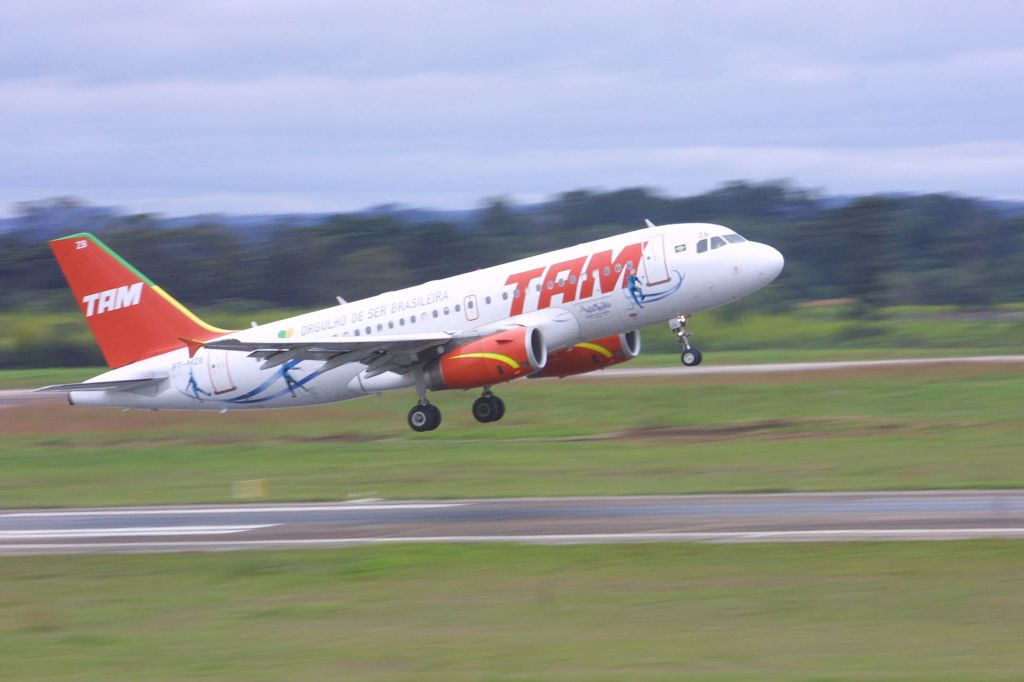 Promoções fazem taxa de ocupação dos voos subir entre 20% a 30%, afirmam companhias | Ivonaldo Alexandre/ Gazeta do Povo