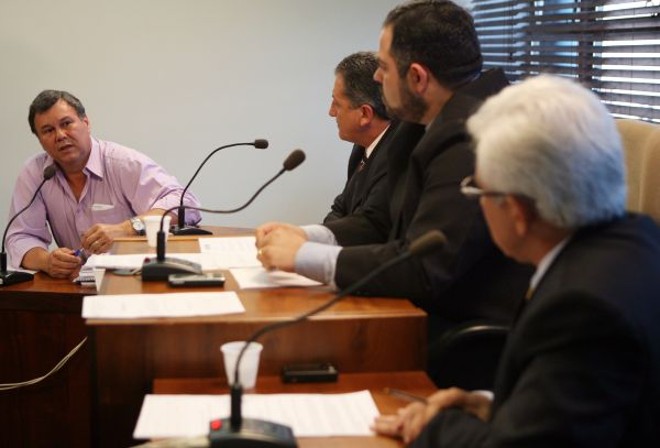 Bertholdo (ao fundo): fundação saiu do negócio porque Appa manifestou interesse |