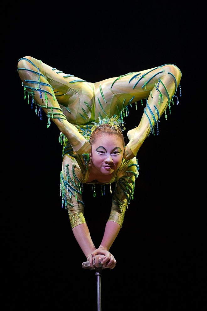 Quidam: acrobacias e teatralidade |