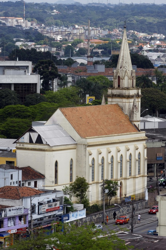 Igreja Bom Jesus do Portão. Bairro representou 29,6% dos apartamentos lançados em 2008 em Curitiba |
