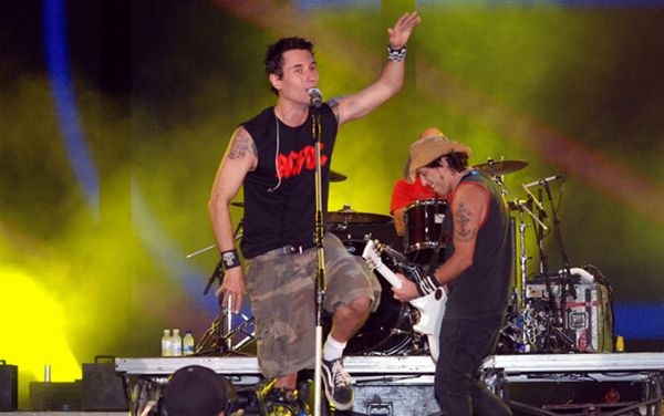 Dinho Ouro Preto em apresentação no Festival de Verão de Salvador, em 2009 | Edgar de Souza/Divulgação