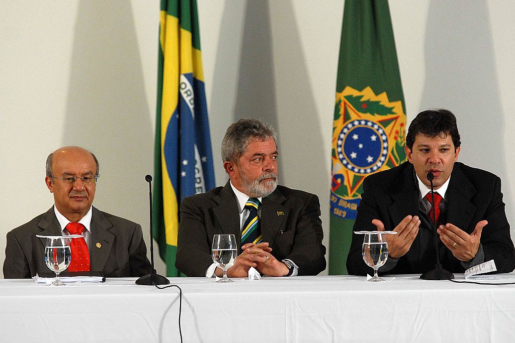 O ministro José Pimentel e Lula: os dois discutirão proposta que atenda os aposentados e não comprometa o caixa federal | Wilson Dias/ABr