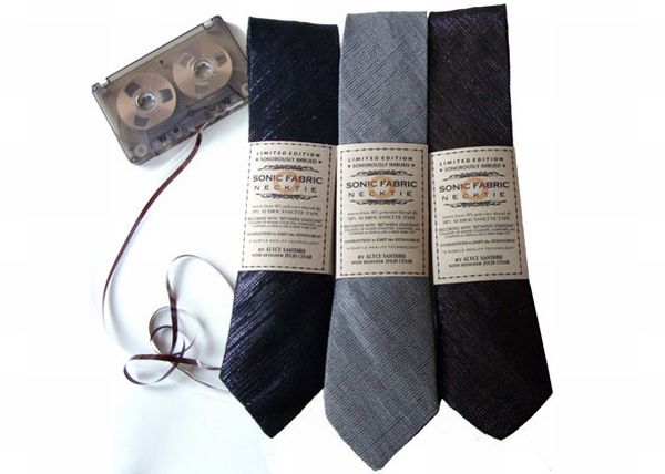 Gravatas da edição limitada Sonic Fabric são feitas a partir de fitas cassete e podem ser "ouvidas" com walkman | Divulgação