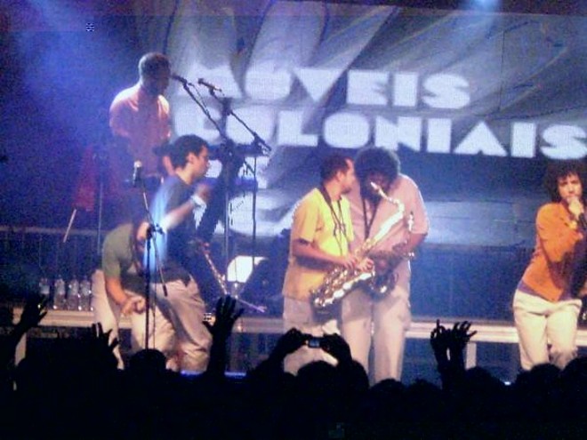 A banda Móveis Coloniais de Acaju, em foto do primeiro show do novo disco |