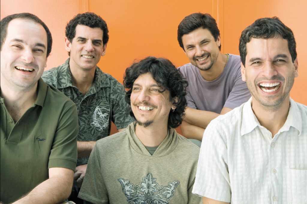 Pedro Luís (ao centro) com A Parede: show lapidado na Europa | Guito Moreto