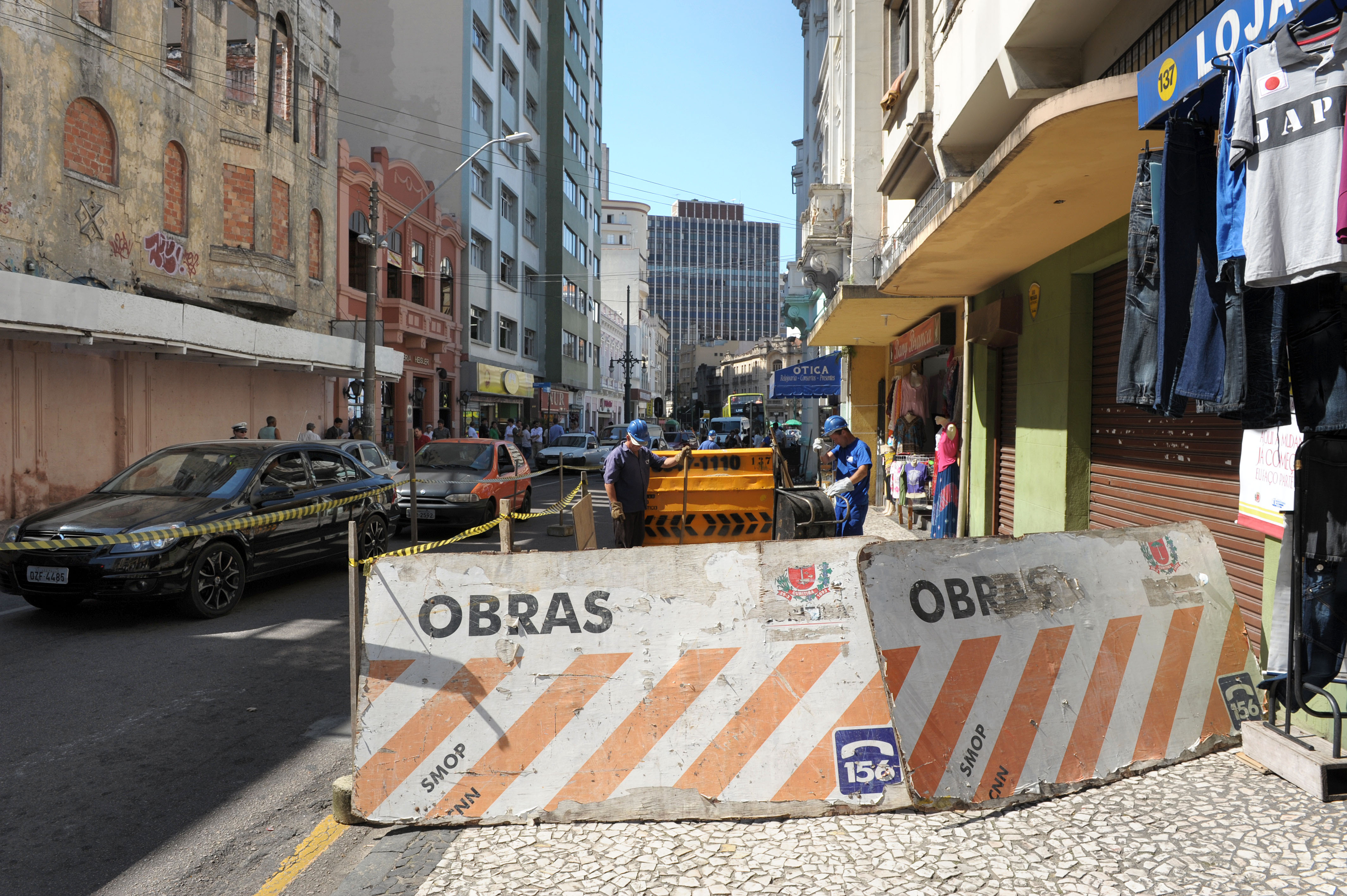 Obras na Rua Riachuelo começaram nesta manhã pelas calçadas | Joel Rocha/SMCS