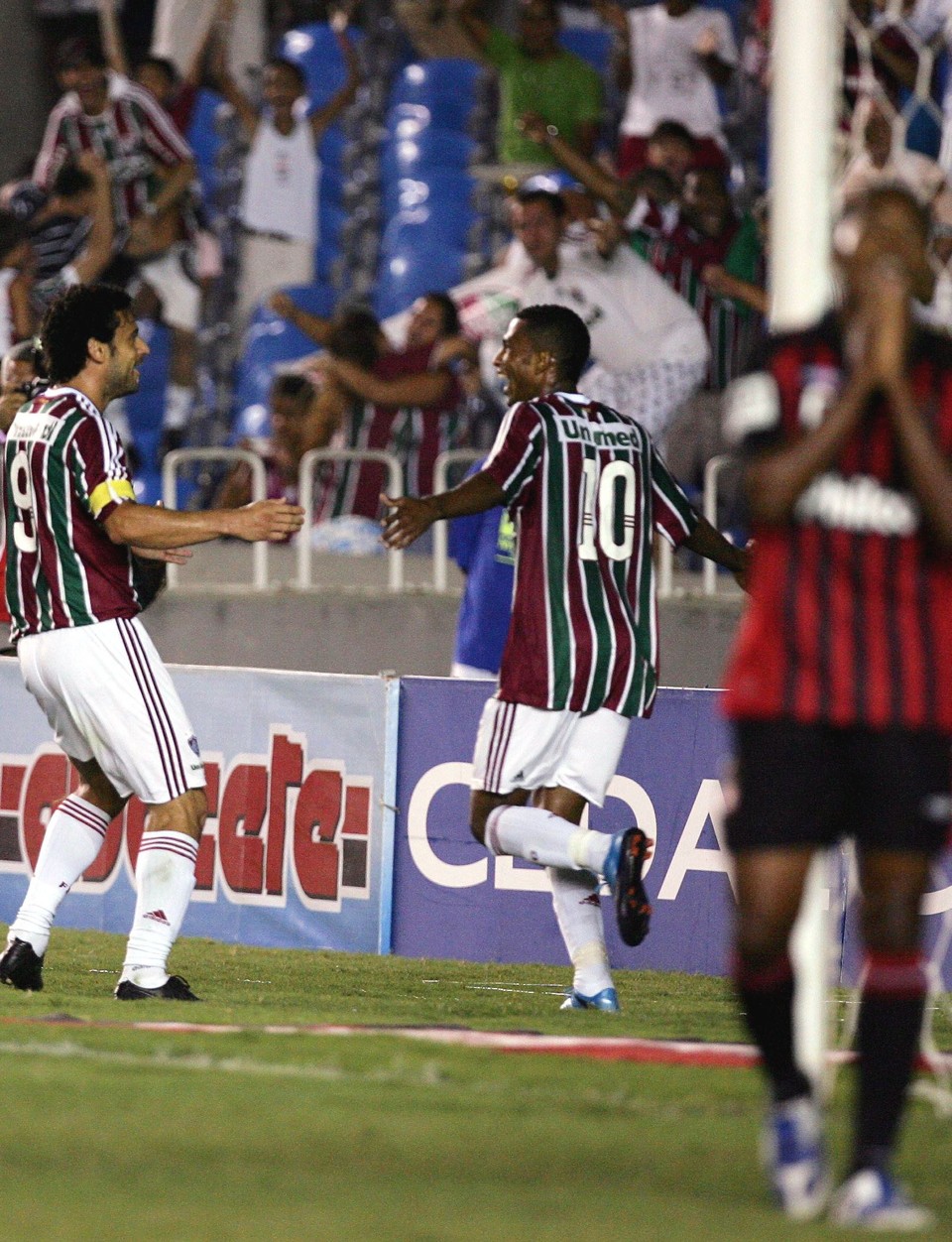 Maicon comemora o segundo gol do Fluminense, que garantiu a vitória do seu time sobre o Atlético-PR | Carlos Moraes / Ag. O Dia