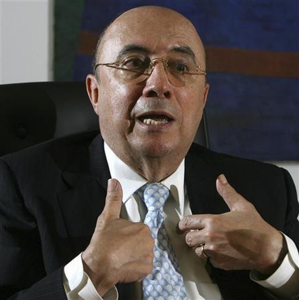 O presidente do Banco Central, Henrique Meirelles, afirmou nesta segunda-feira que a proposta de uma linha de contingência global para substituir reservas internacionais é positiva, mas ponderou que as reservas de cada país têm papel importante | REUTERS