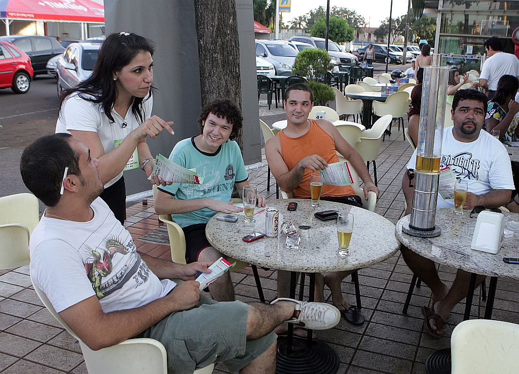 Em Foz do Iguaçu, ontem fiscais ficaram só na orientação | Christian Rizzi/Gazeta do Povo