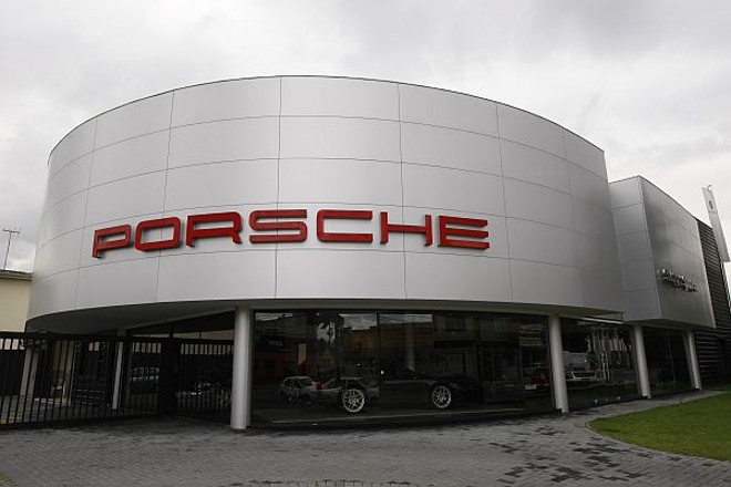 Na Stuttgart Sportcar, os materiais simples não ofuscam a sofisticação dos carros | 