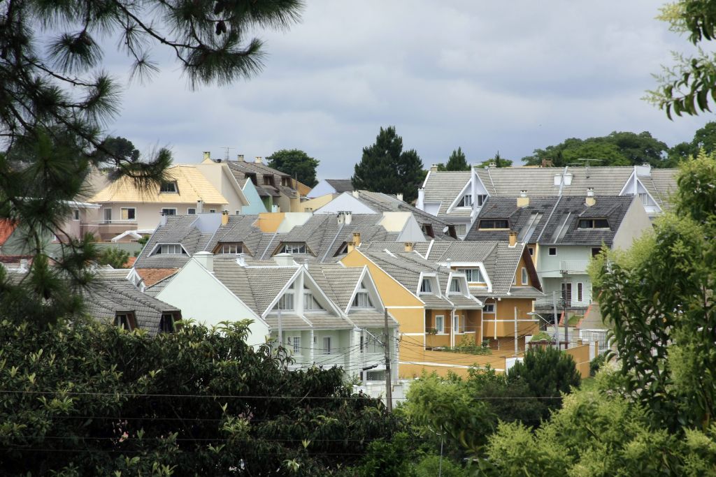 O bairro Jardim da Américas concentra a maior parte dos sobrados de acabamento mais sofisticado e, por consequência, mais caros | Daniel Derevecki / Gazeta do Povo