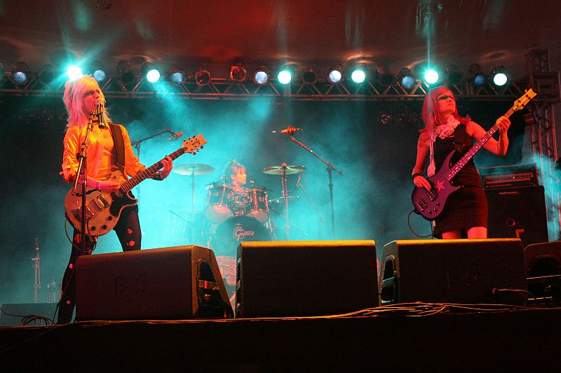 O trio feminino Mixtape montou um visual fashion baseado em Blade Runner e agradou também no som | Priscila Forone / Agência de Notícias Gazeta do Povo