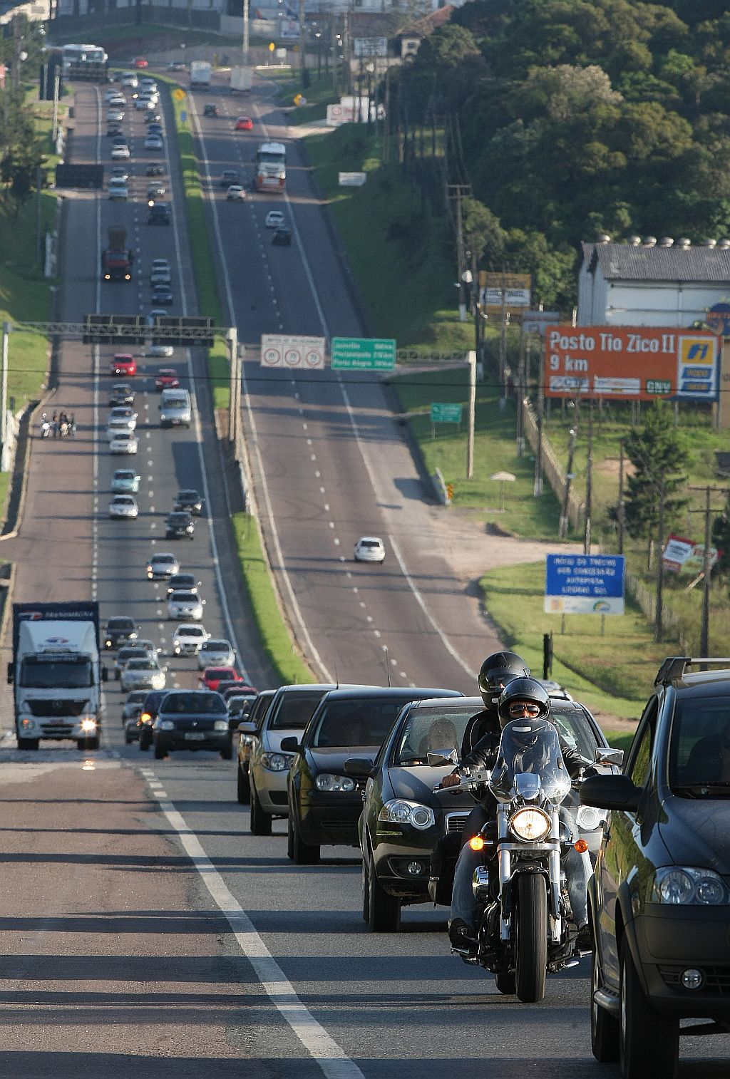 Na volta do litoral catarinense, trânsito foi intenso, mas sem congestionamentos | Pedro Serápio/Gazeta do Povo
