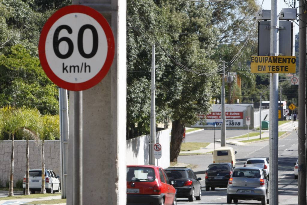 Radares: Curitiba fiscaliza excesso de velocidade com 110 equipamentos da empresa Consilux | Marcelo Elias/Gazeta do Povo
