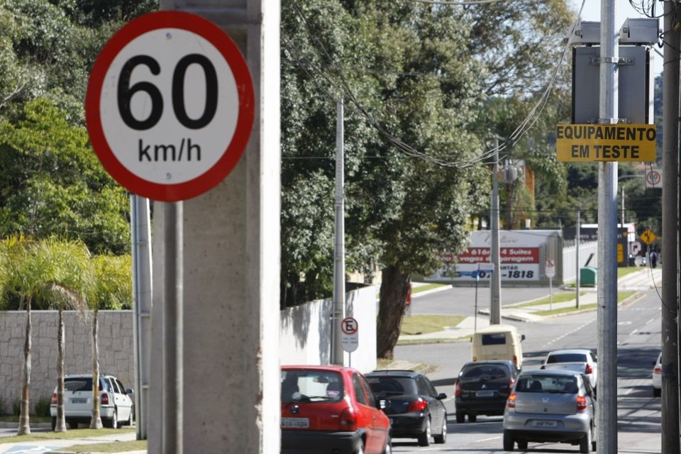 Radares: Curitiba fiscaliza excesso de velocidade com 110 equipamentos da empresa Consilux | Marcelo Elias/Gazeta do Povo