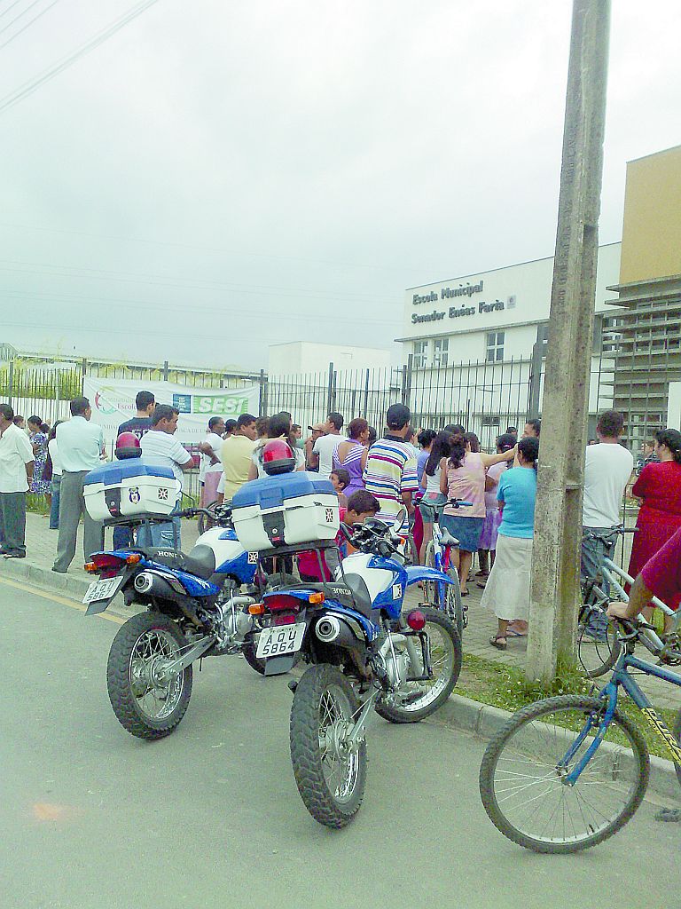 Pelo menos 50 crianças, jovens e adultos participavam de atividades do Comunidade Escola quando aconteceu o crime | Roberto CosmeRaimundo