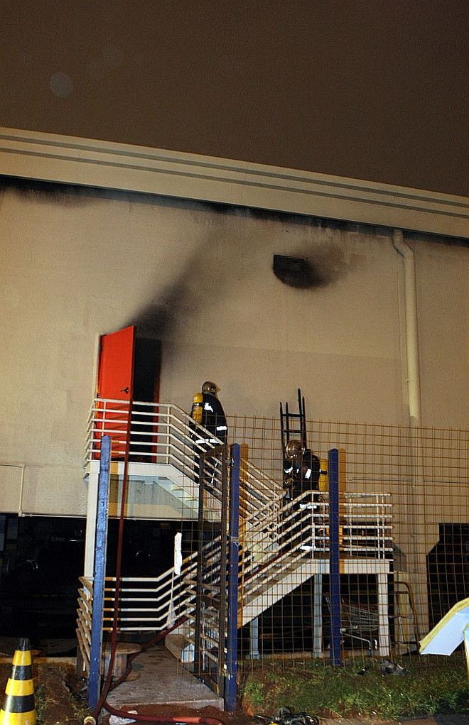 Segundo o Corpo de Bombeiros não houve pessoas feridas durante o incêndio |