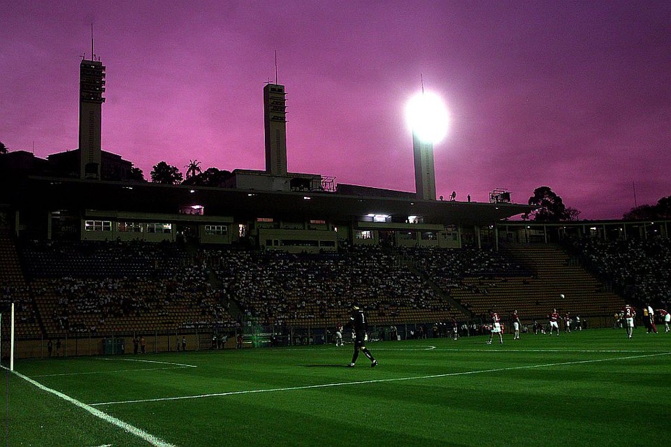Jogo parado por falta de luz no Estádio do Pacaembu: imagem será vista na Copa? | Arquivo: MonalisaLins/AE