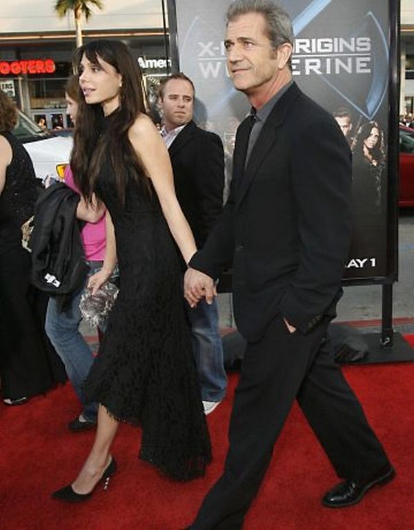 Mel Gibson com a namorada na pré-estreia de "X-Men Origins: Wolverine", em abril de 2009 | Reuters