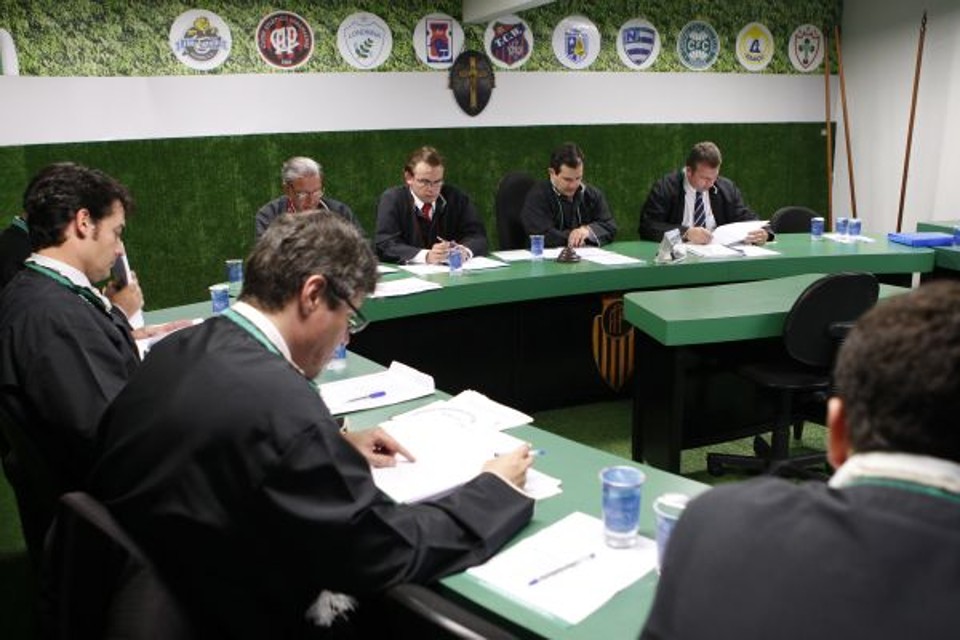 Maioria dos auditores rejeitou ação que tentava acabar com o supermando | Antônio Costa / Gazeta do Povo
